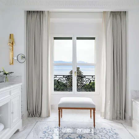 Готель Beau-rivage Palace 5*